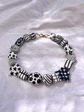 Collier Black and White