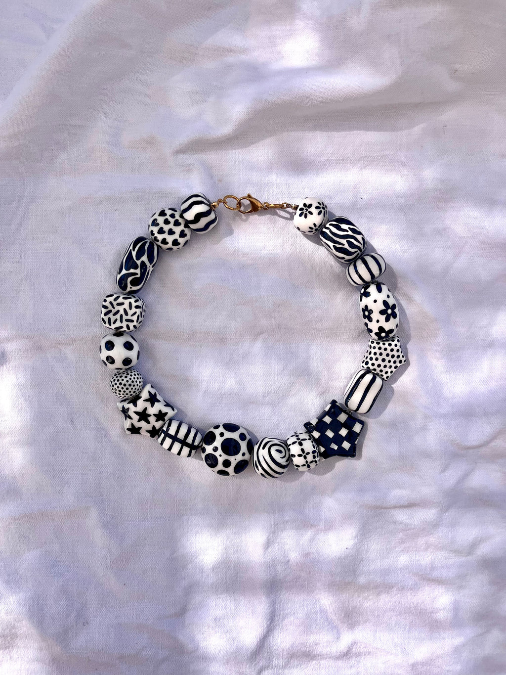 Collier Black and White